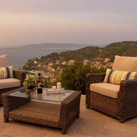 Casa Di Ester: Panoramic With Private Garden In Porto Stefano Holiday home